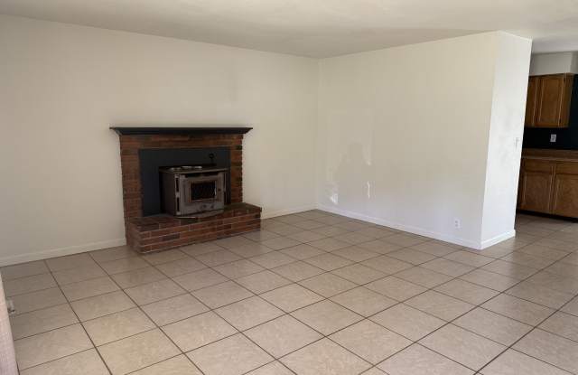 110 Northeast Isabell Avenue Gallery 3