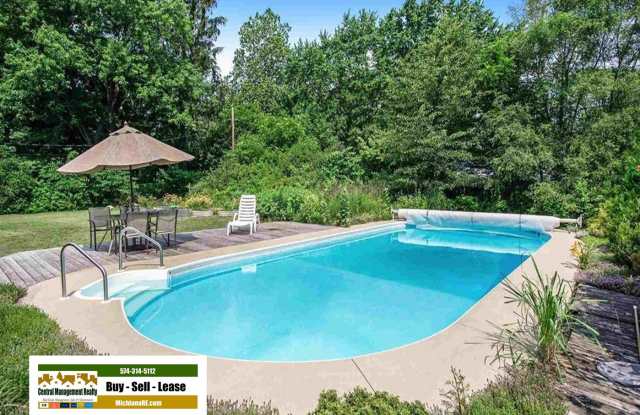 Inground swimming pool, Generac Generator, 3 bedroom 1.5 bath home in South Bend IN photos photos