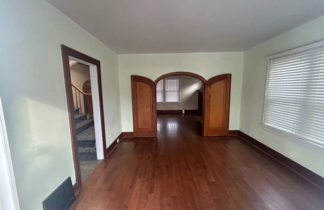 Charming 4BR House in Steubenville - 727 Brady Avenue, Steubenville, OH 43952