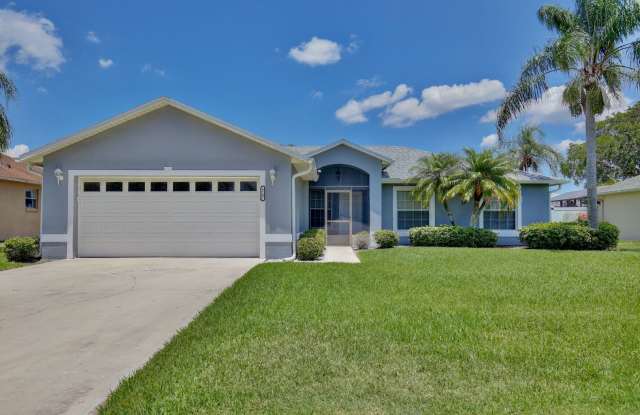 Beautiful 4/2 Pool Home with a Covered Patio and a Fenced Backyard in Canoe Creek Lakes - St Cloud! photos photos