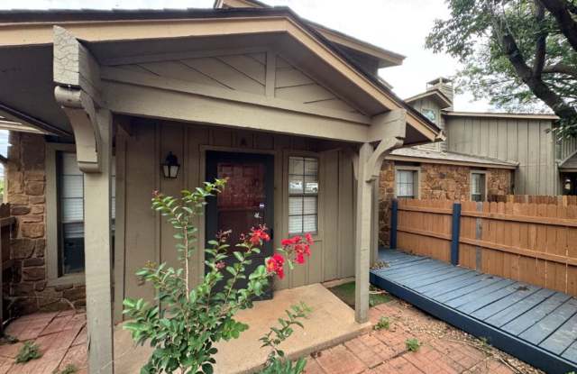 3-bedroom Condo in Quail Springs area, fully furnished! You only pay Electric and Internet! - 14433 North Pennsylvania Avenue, Oklahoma City, OK 73134