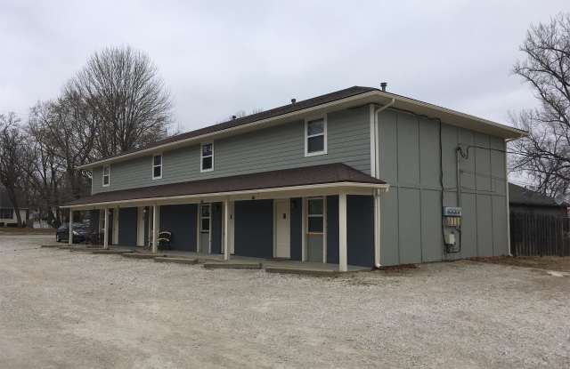 705 East 1st Street - 705 E 1st St, Tonganoxie, KS 66086