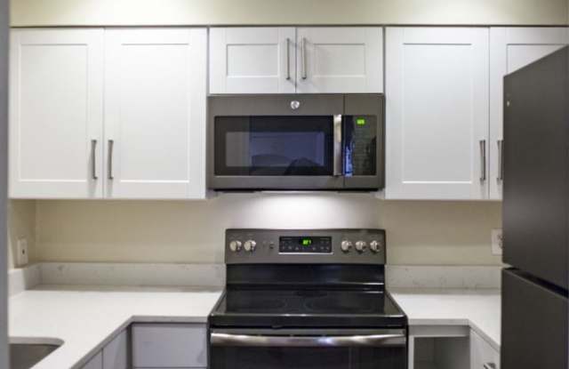 1906 1/2 Calvert Street, NW Gallery 4