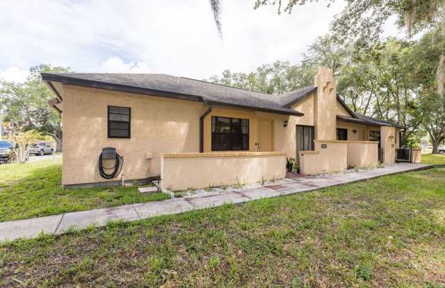Fully Furnished Rental in Silver Springs Shores Gallery 3