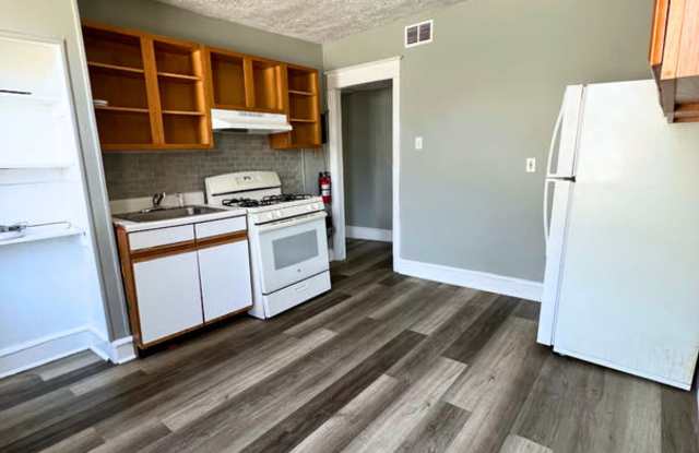 456 South Broadway - 2 photos photos