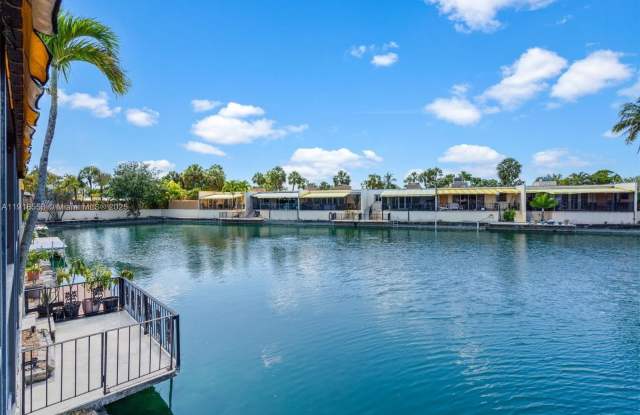 7003 Crown Gate Ct - 7003 Crown Gate Court, Miami Lakes, FL 33014