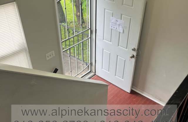 1521 Jackson Avenue Gallery 3