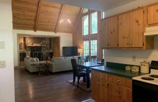 560 Chalet Village Dr Gallery 3