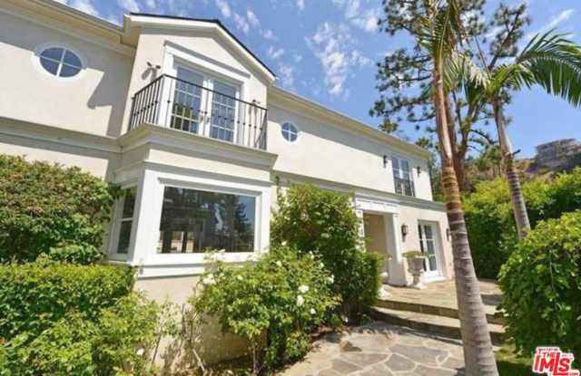 9219 ROBIN Drive Gallery 3