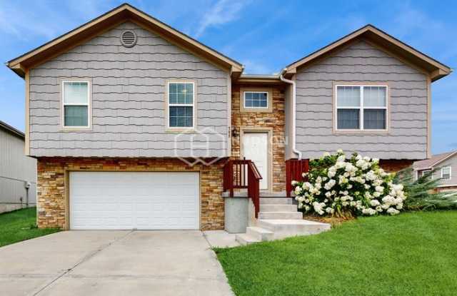 702 Charles Circle - 702 Charles Circle, Belton, MO 64012