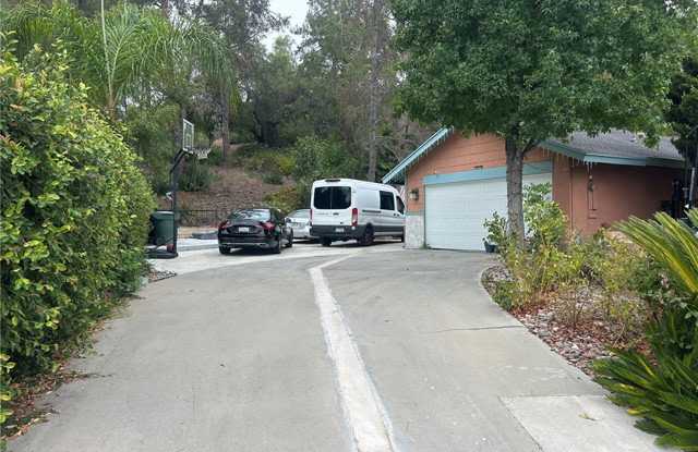 2000 Brentwood Drive Gallery 2