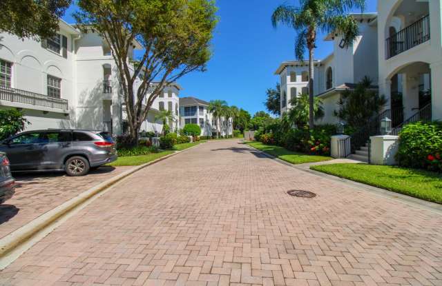 BEACH CLUB***BREAKWATER OF PELICAN BAY***3 BEDS/2.5 BATHS***FURNISHED SEASONAL*** Gallery 4