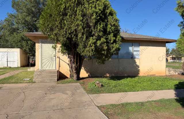 Spacious 1 bedroom 1 bath duplex Gallery 1