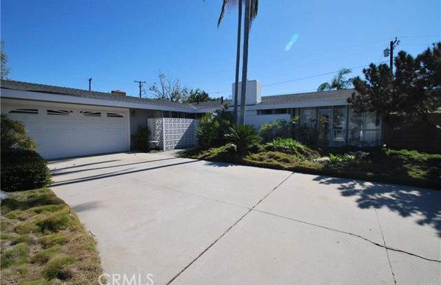3292 Kenilworth Drive Gallery 1