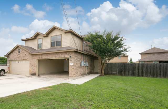 AVAILABLE NOW! Beautiful 3 Bedroom Duplex Located in New Braunfels, Texas! Gallery 3