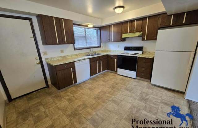 1510 Yellowstone Ave photos photos