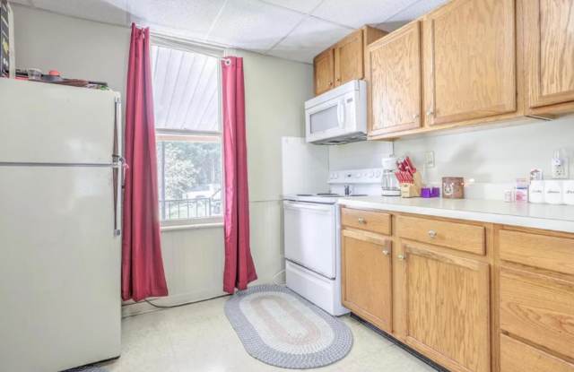 Charming 3 Bedroom with Open Living Area & Shared Porch! photos photos