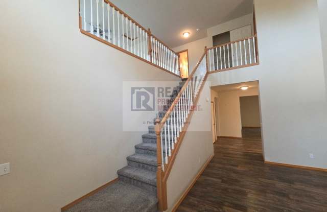 Beautiful 3 bedroom, 2.5 bath home Gallery 4