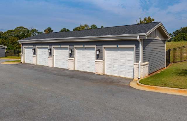 Cove at Covington Center - Apartments & Townhomes Gallery 3