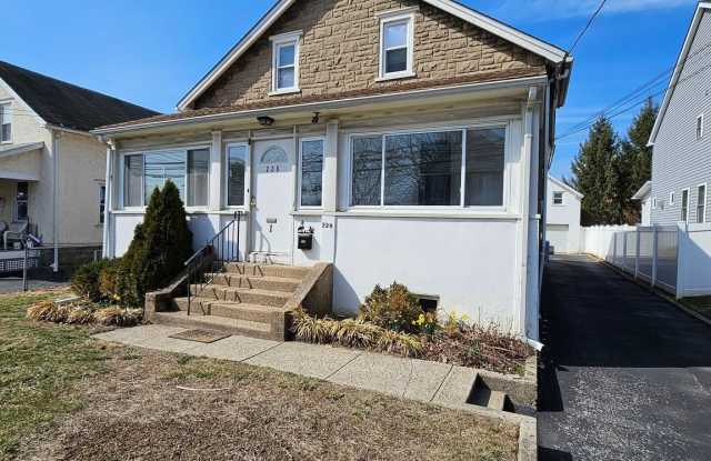 228 LINWOOD AVENUE - 228 Linwood Avenue, Ardmore, PA 19003