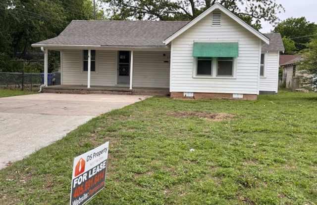 the cutest 1-bedroom cottage! fridge , inside laundry and gas stove, huge yard! photos photos
