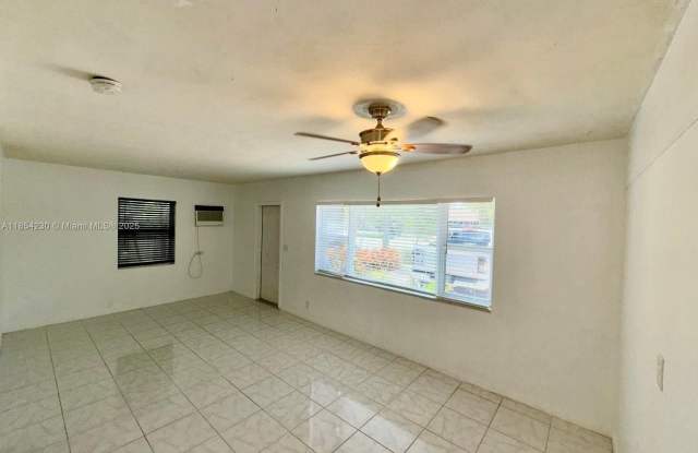 1061 NE 34th Ct photos photos
