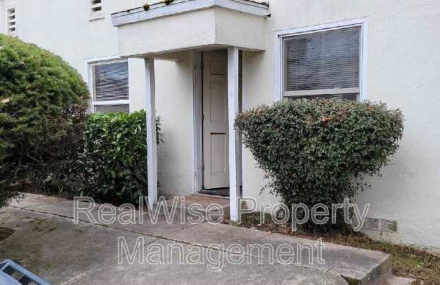 567 SW G St photos photos