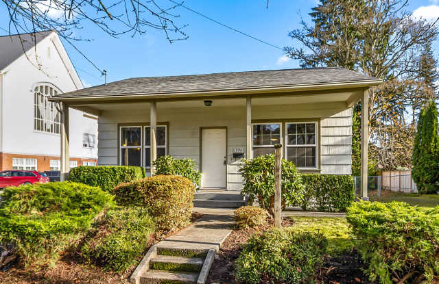 Historic Charm in the Heart of Snohomish - 323 Avenue A, Snohomish, WA 98290