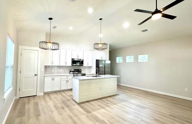 Gorgeous New Home! Close to Historic District and Beach photos photos