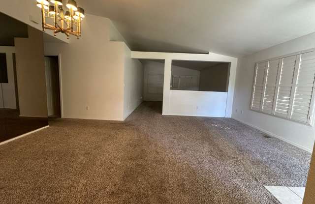 Adorable single story, 3 bedroom, 2 bath home, 1436 sq ft with 2 car garage Gallery 4