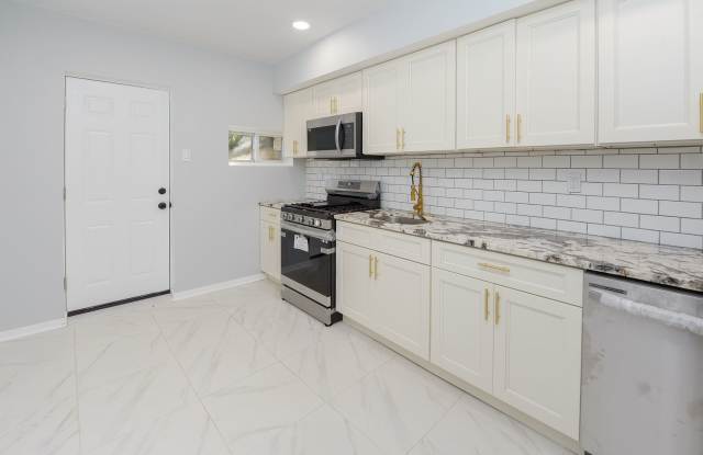 Renovated 3-Bedroom Townhome in Prime Germantown! photos photos