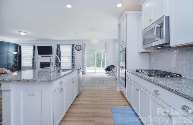 1445 Overlea Place NW Gallery 2