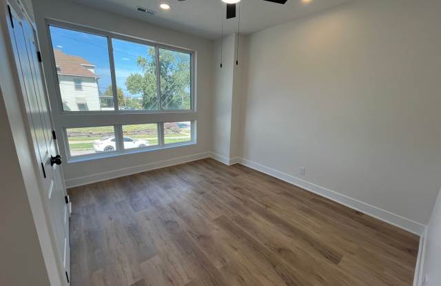 4BR 3bath Townhome NEW CONSTRUCTION Midtown Gallery 4