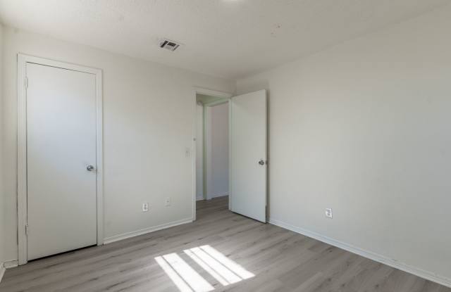 5113 S. Briarwood Drive Gallery 4