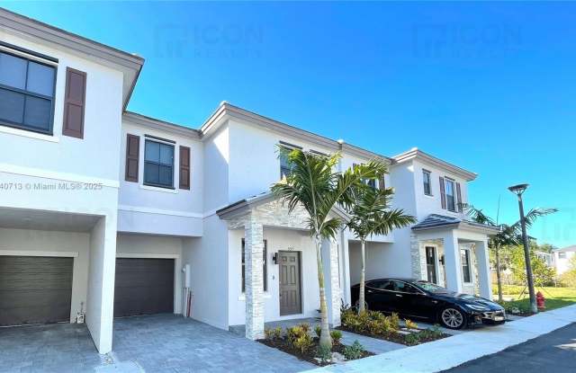 553 SW 19th Terrace - 553 SouthWest 19th Terrace, Fort Lauderdale, FL 33312 553 SW 19th Terrace - 553 SouthWest 19th Terrace, Fort Lauderdale, FL 33312