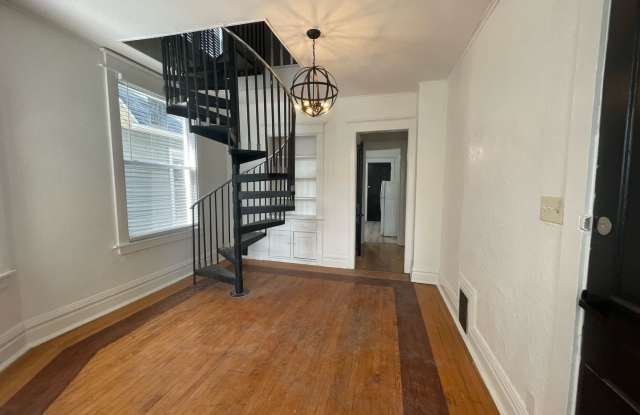 Newly Remodeled 6 Bedroom Eastside Upper Unit photos photos