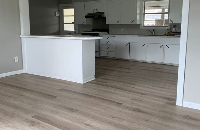 502 Elias Gallery 3