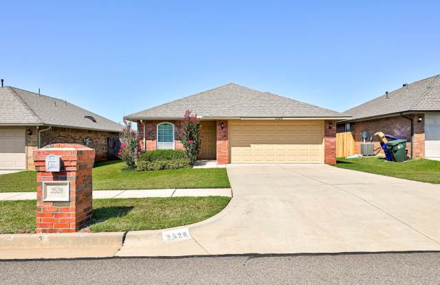 Fantastic home in excellent condition. Offering an open floor plan and 3 generous bedrooms. The backyard backs to the greenbelt, park, walking trails, and pond. Washer, dryer, and refrigerator included. photos photos