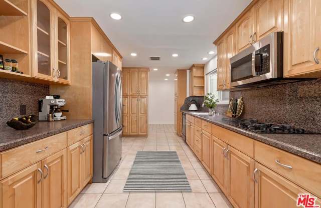324 S Wetherly Dr Gallery 4