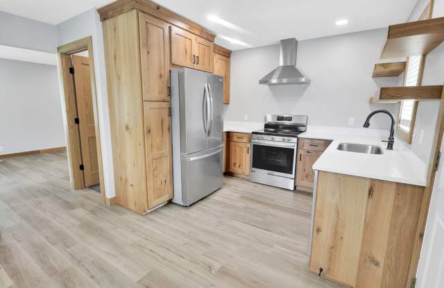 3+ Bedroom Home in Quiet Neighborhood - 53 Brook Circle, Pella, IA 50219