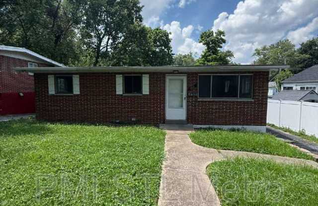 801 Thomas Ave photos photos