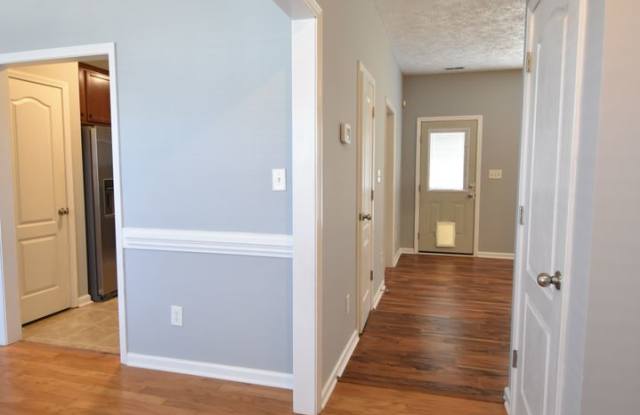 3 BEDROOM 2 BATHROOM - PETS CONSIDERED Gallery 3