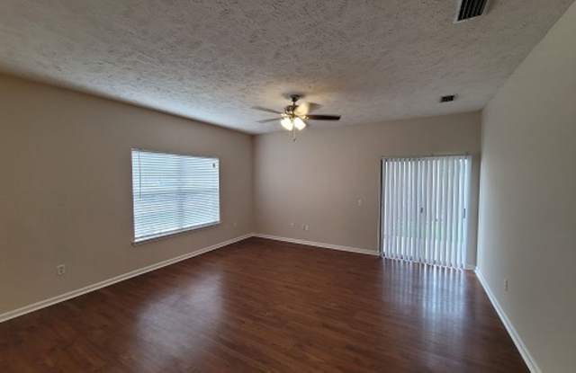 Callaway 3 bedroom 2 bath Duplex with privacy fenced backyard. Gallery 3