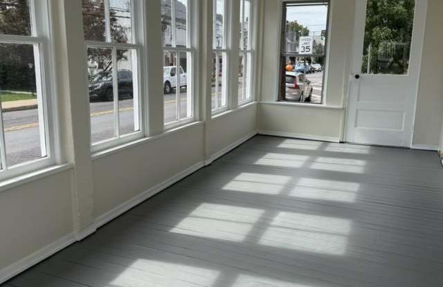 513 E WALNUT Street Gallery 2