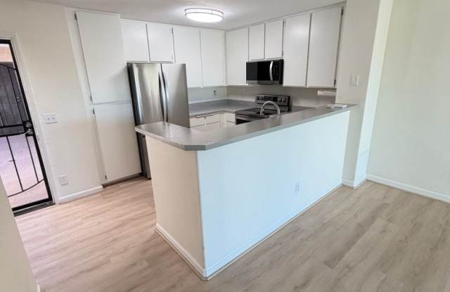 Lovely Top Floor Condo Available Now Gallery 4