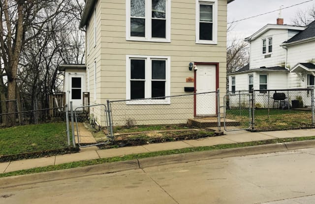 880 Wilson Ave - 880 Wilson Avenue, Dubuque, IA 52001