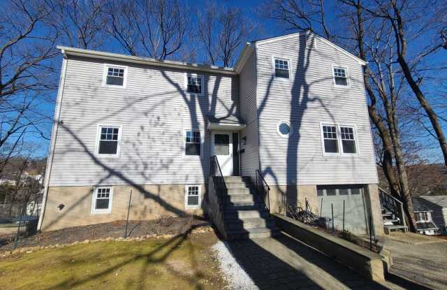 Renovated 3 bedroom 2.5 half bathroom home located in the town of Dobbs Ferry - 80 Allen Street, Dobbs Ferry, NY 10522