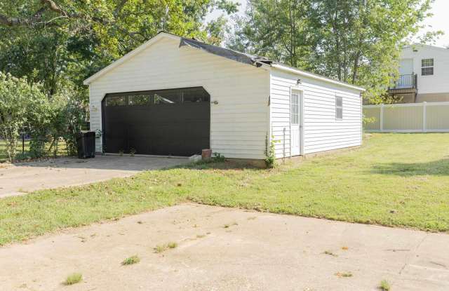 740 S Hoosier Avenue Gallery 3