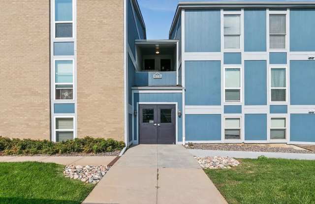 Spacious Centennial Condo Gallery 1