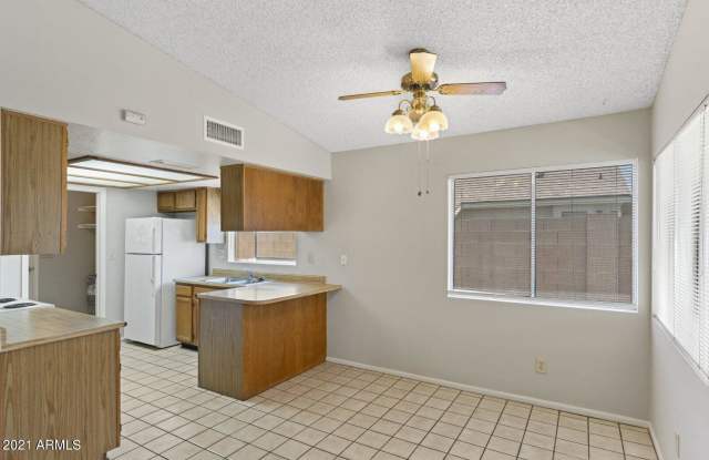 7627 W DESERT COVE Avenue Gallery 4